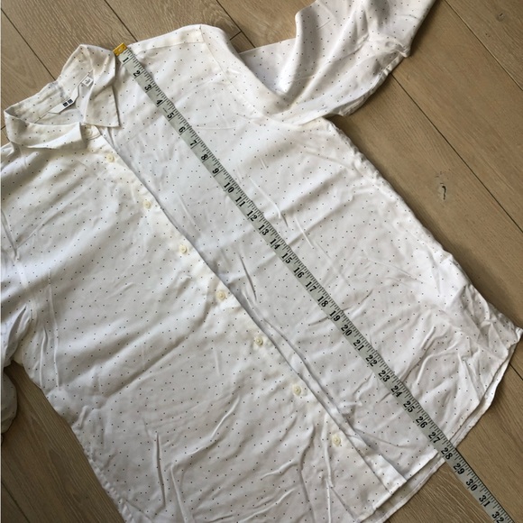 Like New Uniqlo Polka Dot Print Button-Up Shirt Women’s Size L - Picture 5 of 9